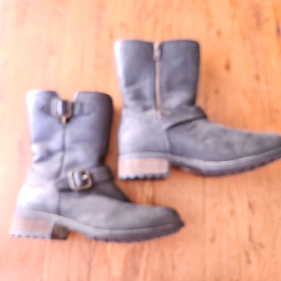 UGG Chaney Black Leather Waterproof Moto Boots Shearling Lined 1007542 Womens 8 - Picture 3 of 12